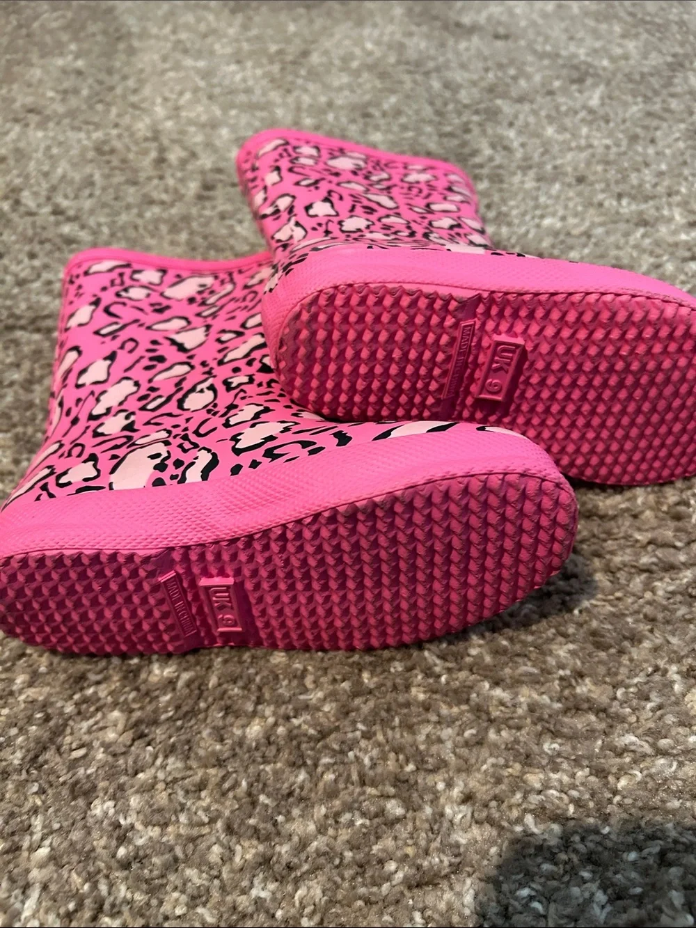Hunter vibrant leopard